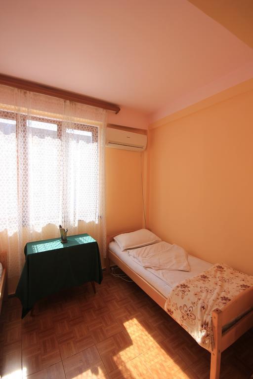 Center Hostel And Tours Yerevan Exterior photo