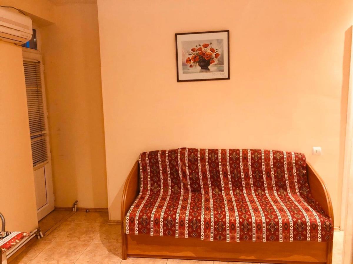 Center Hostel And Tours Yerevan Exterior photo